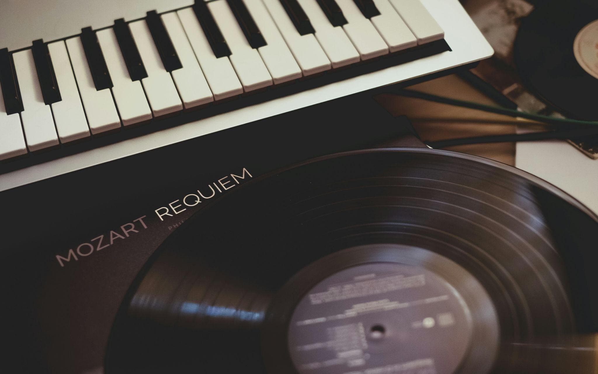 The Science of the Beat Drop: How Rhythm and Tempo Influence Listener Emotions